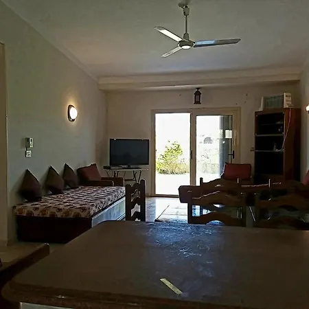 Villa Oasis: North Coast Family Retreat with Rooftop and Private Gardens Dawwar Aba Mahrus Exterior photo