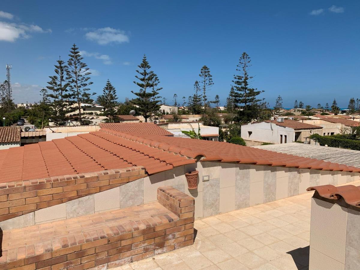Villa Oasis: North Coast Family Retreat With Rooftop And Private Gardens
